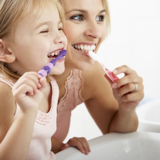 4 způsoby, jak dostat i ty nejmenší děti ke čištení zubů